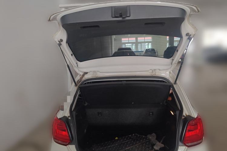 Used Volkswagen Polo 2016 1.4L Manual Fashion Model Trunk