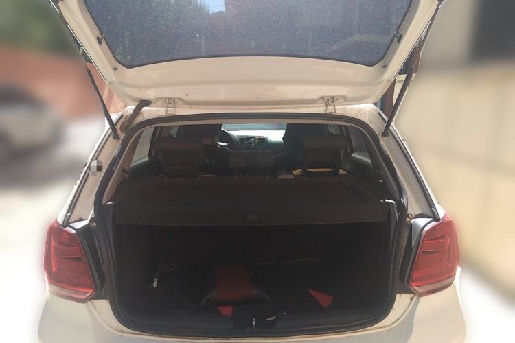 Used Volkswagen Polo 2016 1.4L Manual Fashion Model Trunk