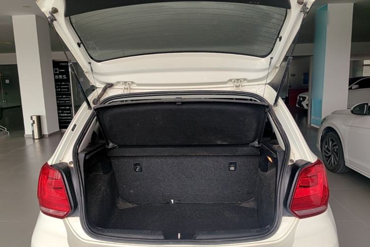 Used Volkswagen Polo 2016 1.4L Manual Fashion Model Trunk