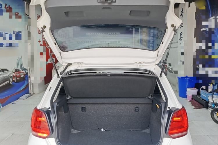 Used Volkswagen Polo 2016 1.4L Manual Fashion Model Trunk