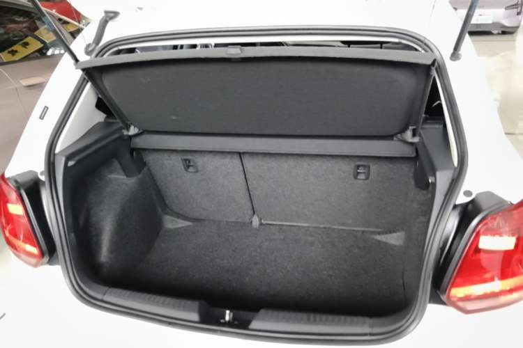 Used Volkswagen Polo 2016 1.6L Automatic Luxury Model Trunk