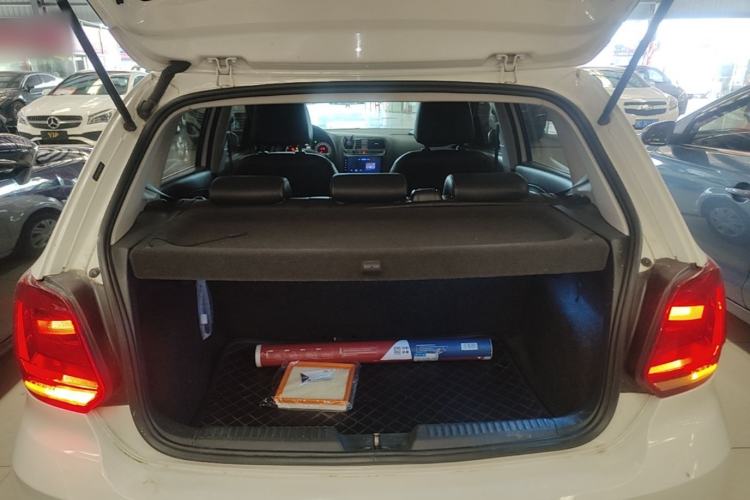 Used Volkswagen Polo 2016 1.4L Manual Fashion Model Trunk