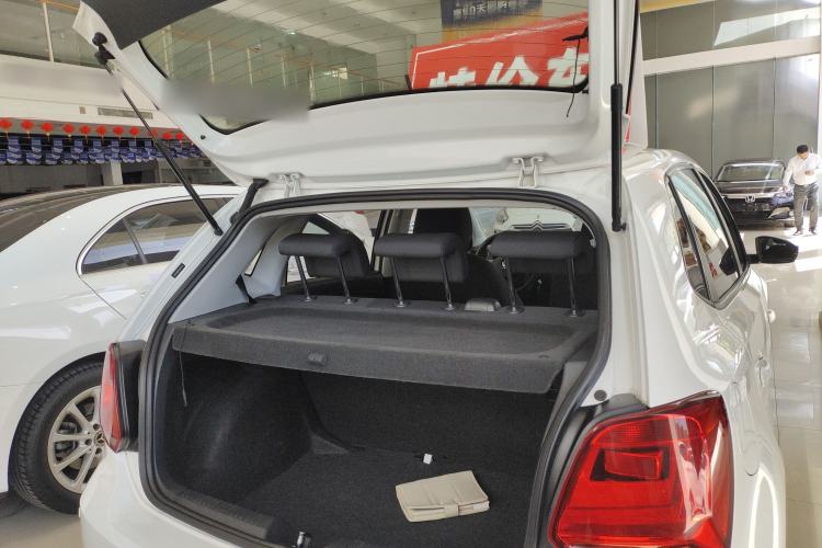 Used Volkswagen Polo 2016 1.4L Manual Fashion Model Trunk