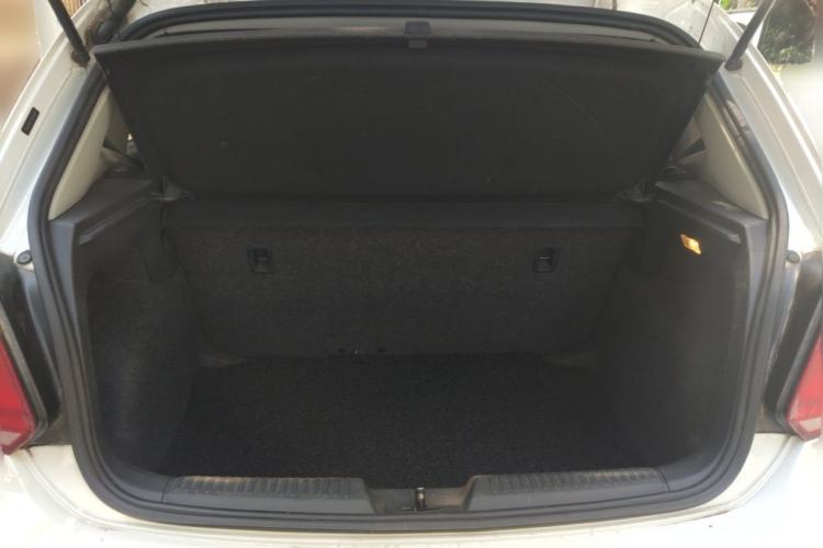 Used Volkswagen Polo 2016 1.4L Manual Fashion Model Trunk