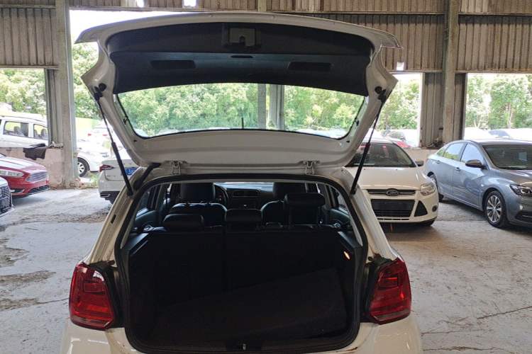 Used Volkswagen Polo 2016 1.6L Automatic Comfort Model Trunk