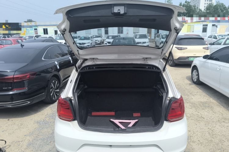 Used Volkswagen Polo 2016 1.4L Manual Fashion Model Trunk