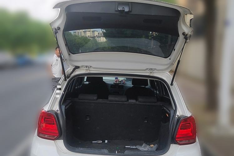 Used Volkswagen Polo 2016 1.4L Manual Fashion Model Trunk