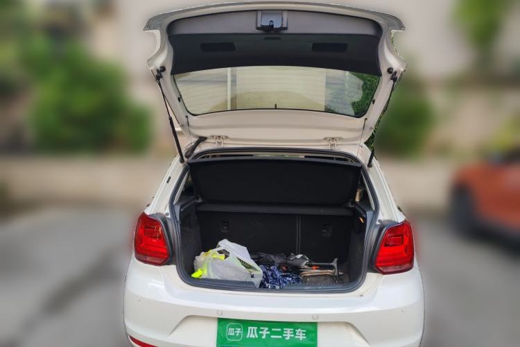 Used Volkswagen Polo 2016 1.4L Manual Fashion Model Trunk