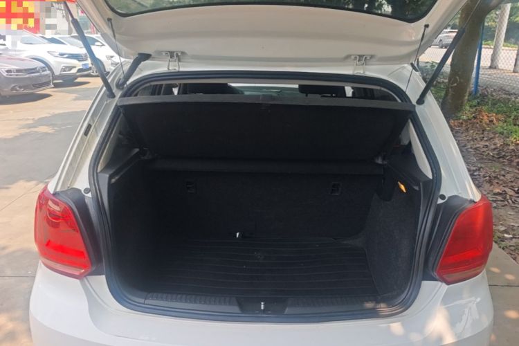 Used Volkswagen Polo 2016 1.4L Manual Fashion Model Trunk