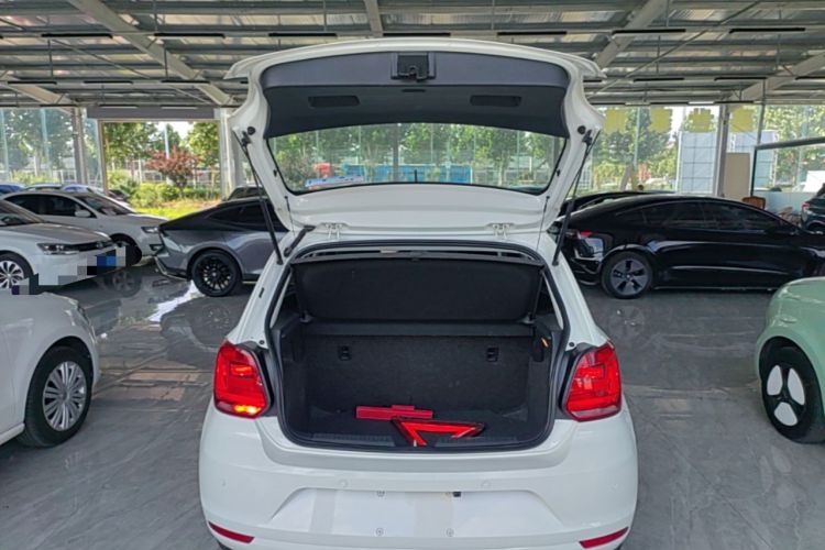 Used Volkswagen Polo 2016 1.4L Manual Fashion Model Trunk