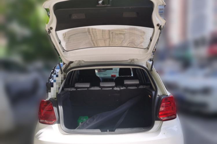 Used Volkswagen Polo 2016 1.4L Manual Fashion Model Trunk