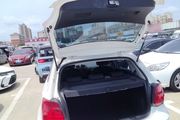 Used Volkswagen Polo 2016 1.4L Manual Fashion Model Trunk