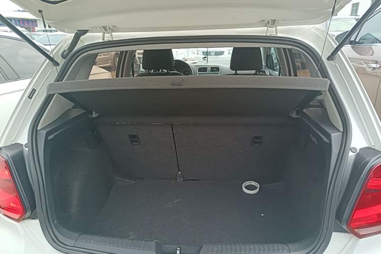 Used Volkswagen Polo 2016 1.6L Automatic Comfort Model Trunk