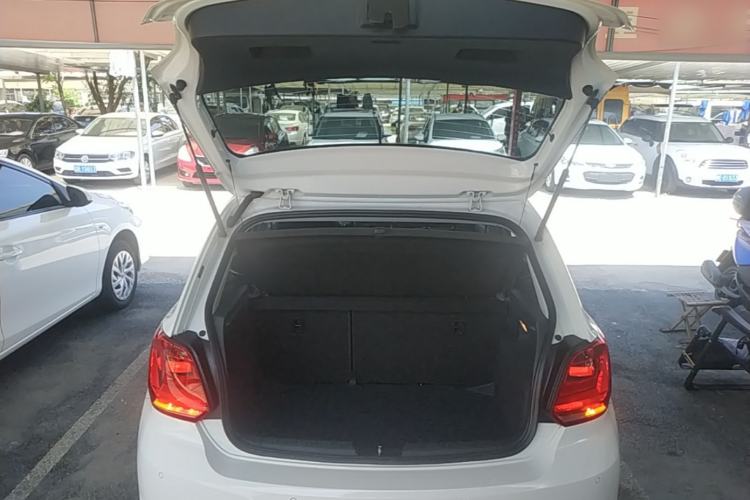 Used Volkswagen Polo 2016 1.6L Automatic Comfort Model Trunk