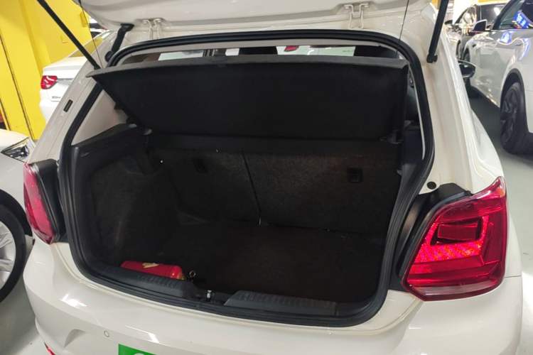 Used Volkswagen Polo 2016 1.6L Automatic Comfort Model Trunk