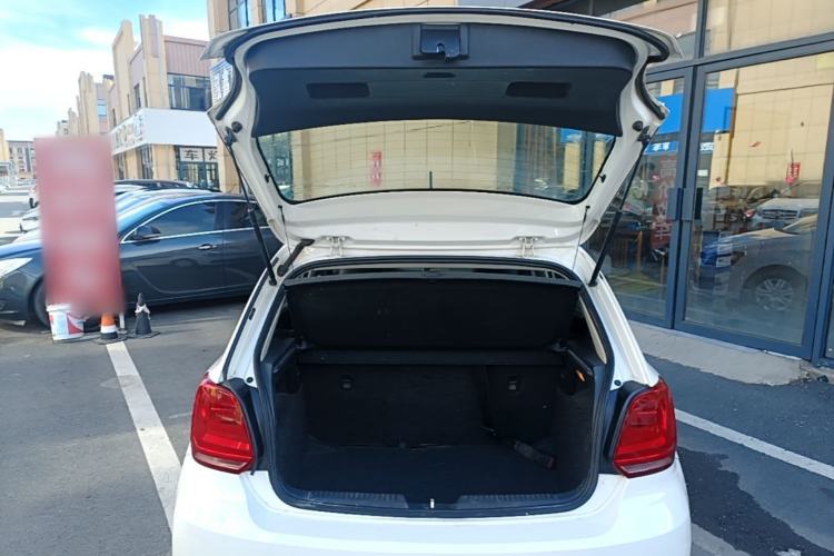Used Volkswagen Polo 2016 1.4L Manual Fashion Model Trunk