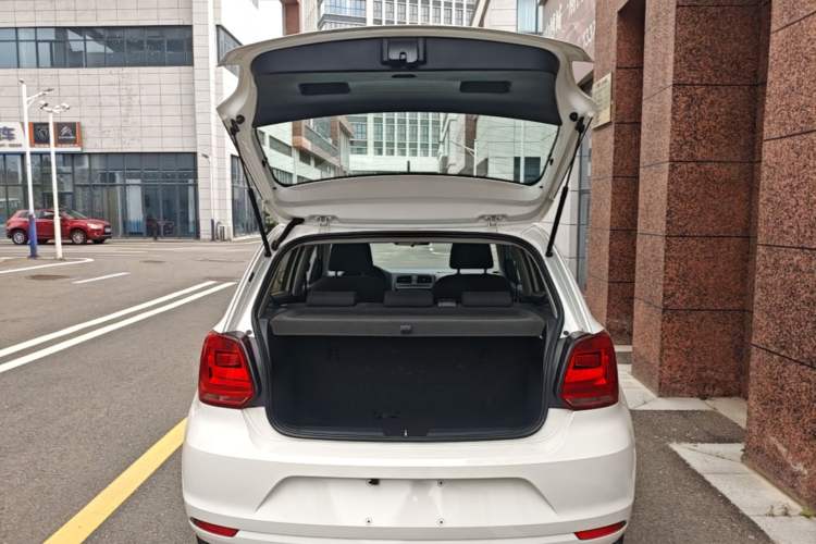Used Volkswagen Polo 2016 1.4L Manual Fashion Model Trunk