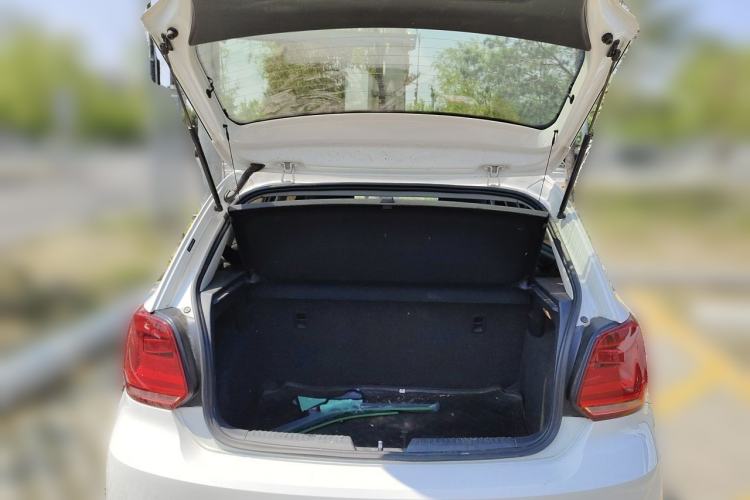 Used Volkswagen Polo 2016 1.4L Manual Fashion Model Trunk