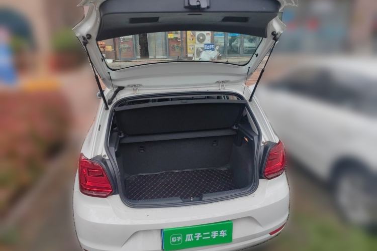 Used Volkswagen Polo 2016 1.4L Manual Fashion Model Trunk