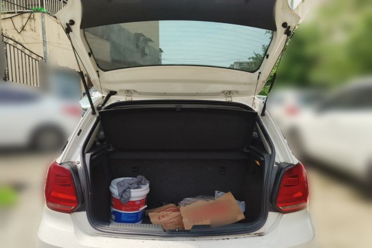 Used Volkswagen Polo 2016 1.4L Manual Fashion Model Trunk