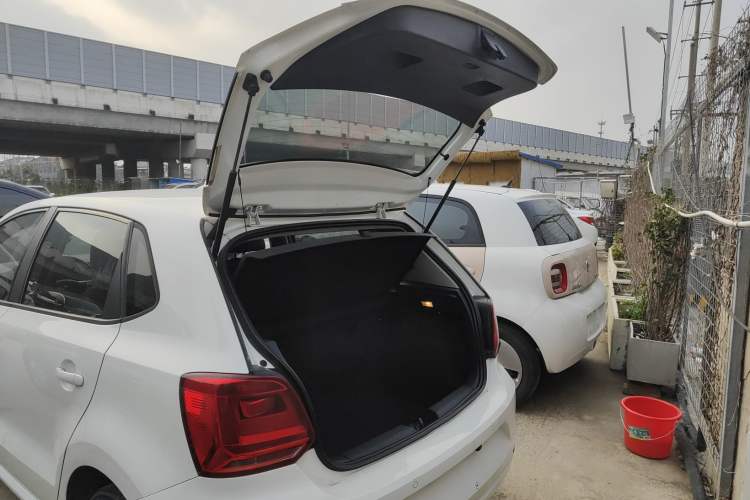 Used Volkswagen Polo 2016 1.6L Automatic Comfort Model Trunk