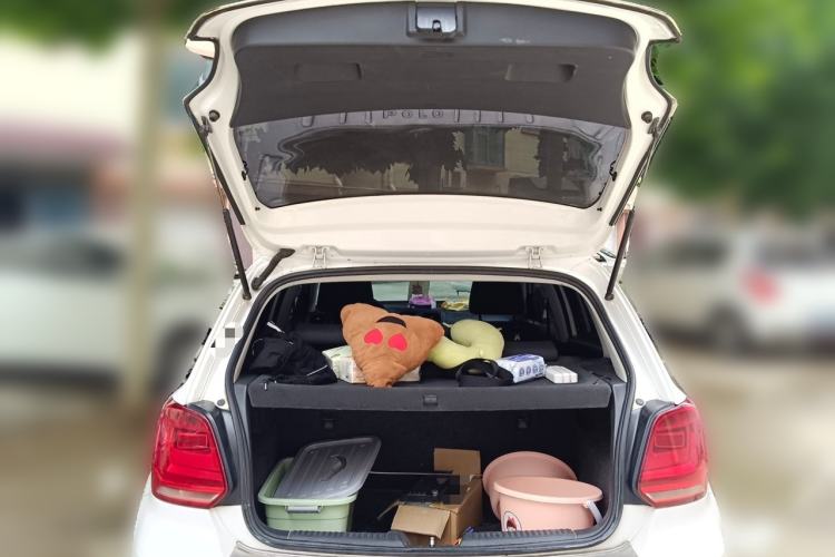 Used Volkswagen Polo 2016 1.4L Manual Fashion Model Trunk