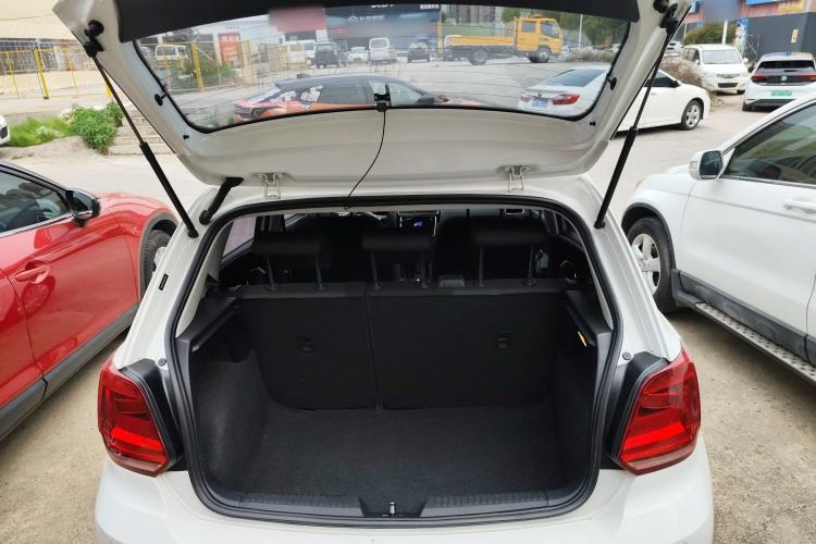 Used Volkswagen Polo 2016 1.6L Automatic Comfort Model Trunk