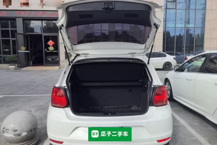 Used Volkswagen Polo 2016 1.4L Manual Fashion Model Trunk