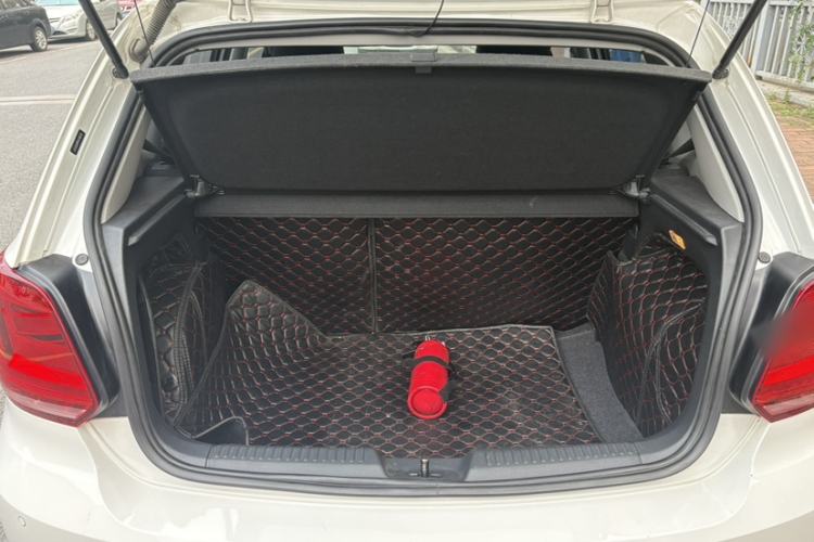Used Volkswagen Polo 2016 1.6L Automatic Comfort Model Trunk
