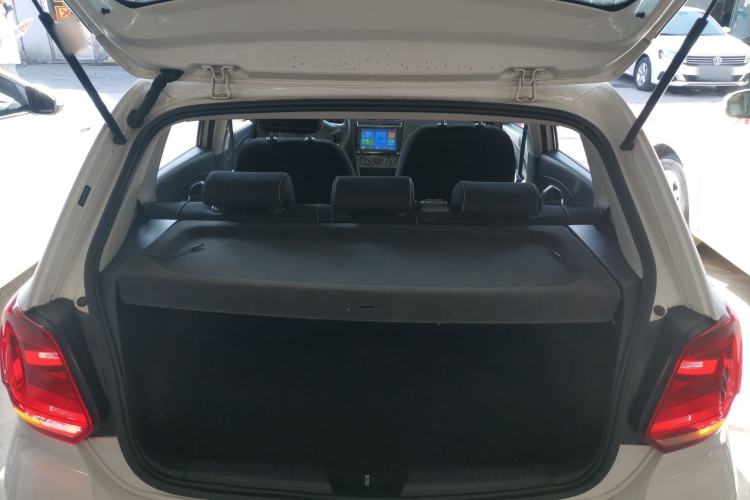 Used Volkswagen Polo 2016 1.4L Manual Fashion Model Trunk
