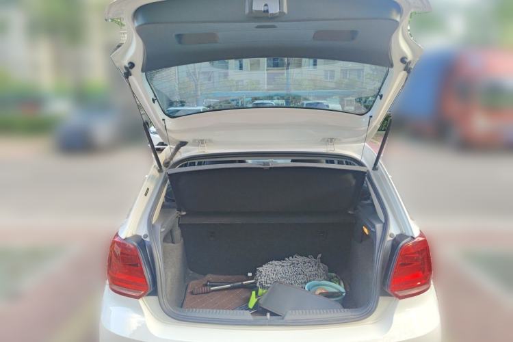 Used Volkswagen Polo 2016 1.4L Manual Fashion Model Trunk