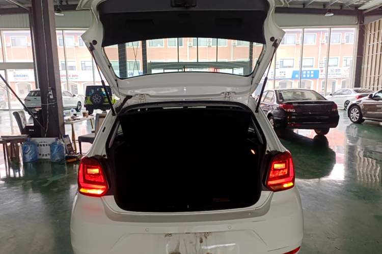 Used Volkswagen Polo 2016 1.6L Automatic Luxury Model Trunk