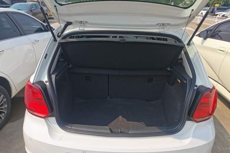 Used Volkswagen Polo 2016 1.6L Automatic Comfort Model Trunk