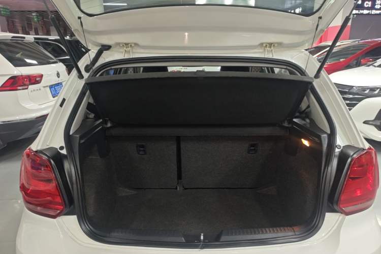 Used Volkswagen Polo 2016 1.6L Automatic Comfort Model Trunk