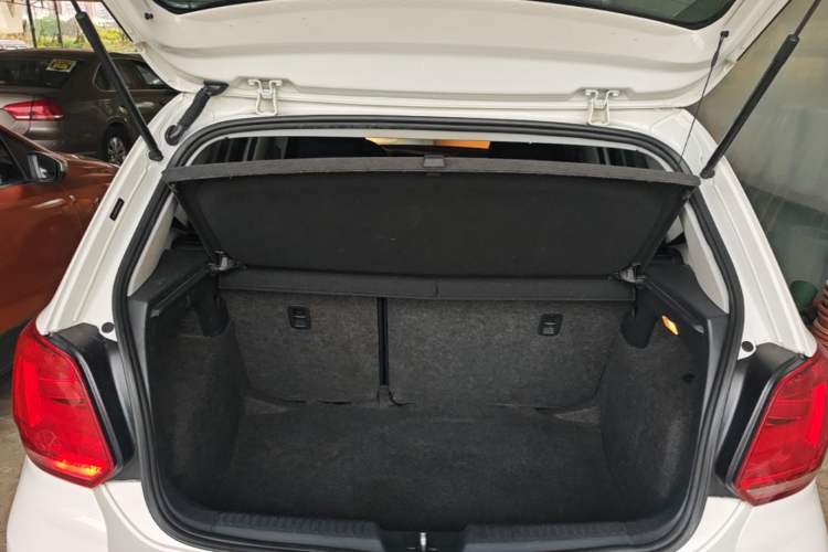 Used Volkswagen Polo 2016 1.6L Automatic Comfort Model Trunk