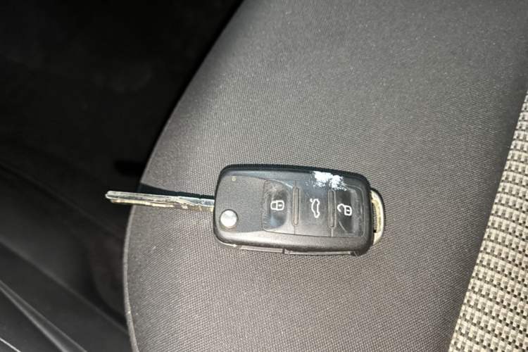 Used Volkswagen Polo 2016 1.4L Manual Fashion Model Vehicle Key