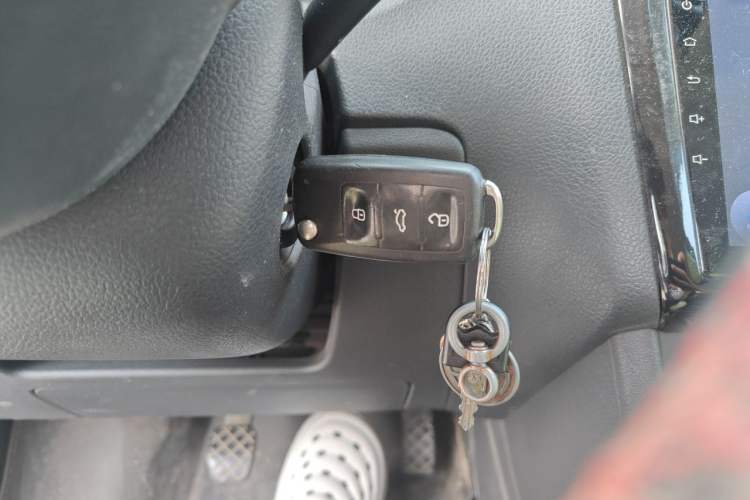 Used Volkswagen Polo 2016 1.4L Manual Fashion Model Vehicle Key