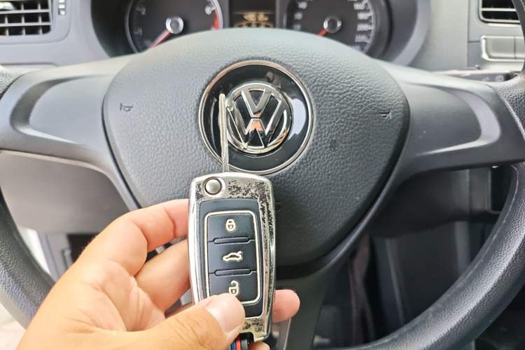 Used Volkswagen Polo 2016 1.4L Manual Fashion Model Vehicle Key