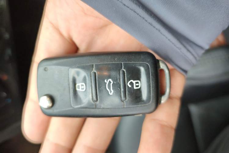 Used Volkswagen Polo 2016 1.4L Manual Fashion Model Vehicle Key
