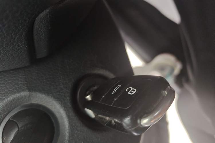 Used Volkswagen Polo 2016 1.4L Manual Fashion Model Vehicle Key