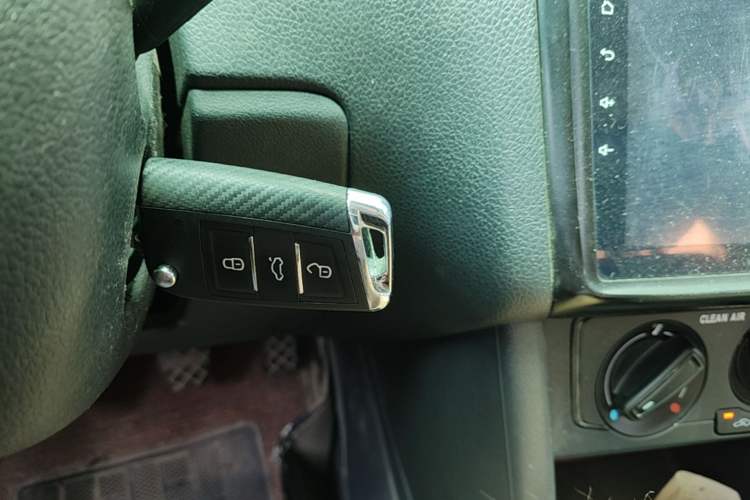 Used Volkswagen Polo 2016 1.4L Manual Fashion Model Vehicle Key