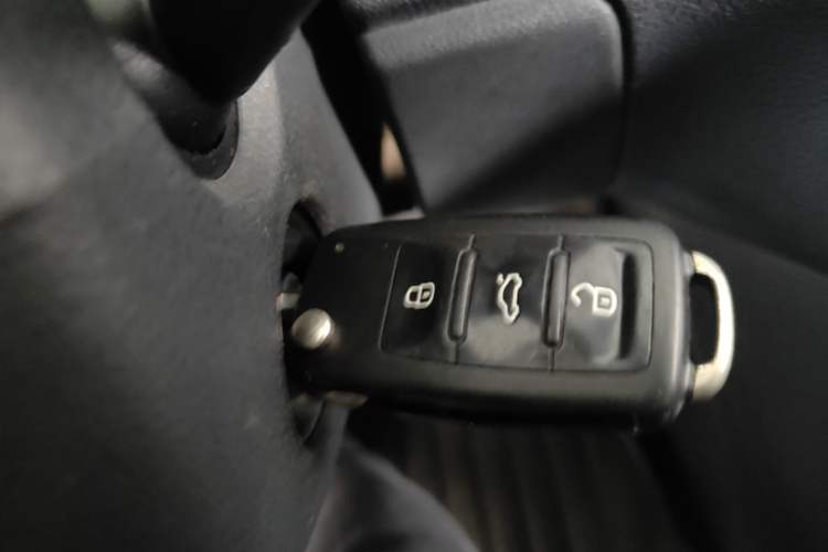 Used Volkswagen Polo 2016 1.4L Manual Fashion Model Vehicle Key