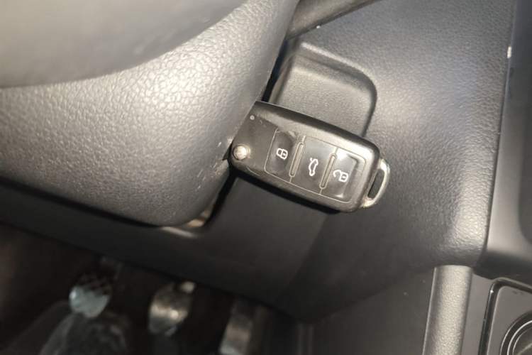 Used Volkswagen Polo 2016 1.4L Manual Fashion Model Vehicle Key