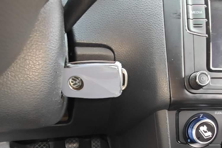 Used Volkswagen Polo 2016 1.4L Manual Fashion Model Vehicle Key