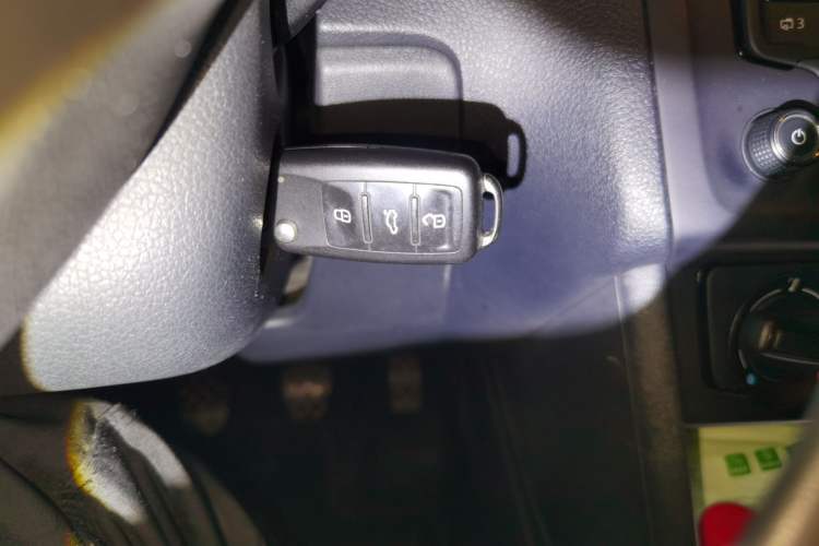 Used Volkswagen Polo 2016 1.4L Manual Fashion Model Vehicle Key