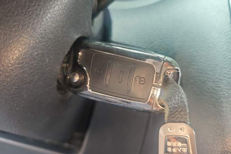 Used Volkswagen Polo 2016 1.4L Manual Fashion Model Vehicle Key