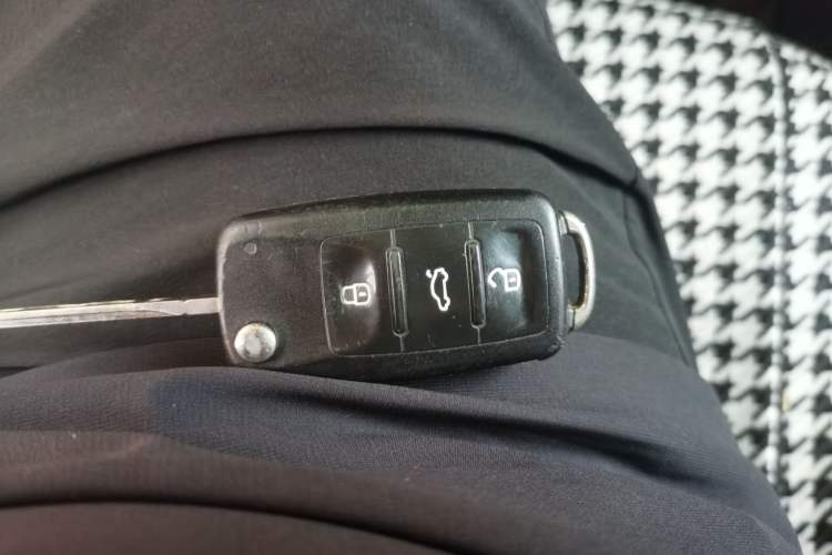 Used Volkswagen Polo 2016 1.4L Manual Fashion Model Vehicle Key