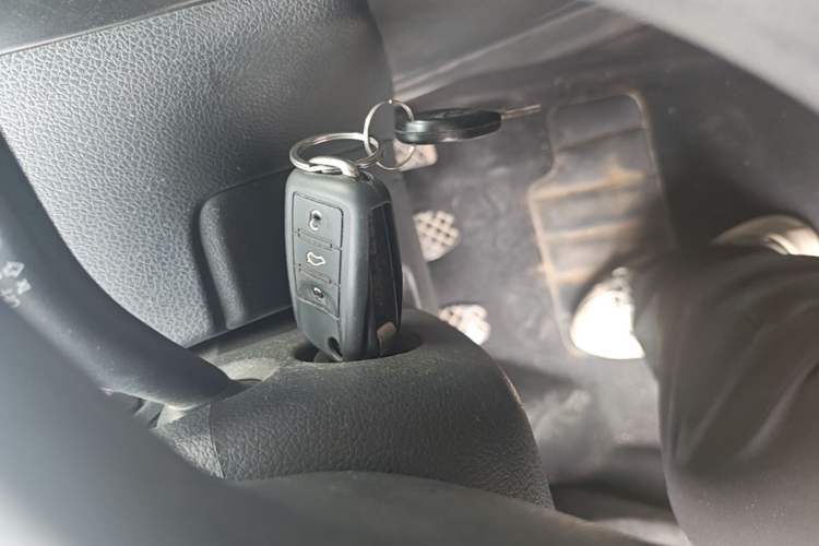 Used Volkswagen Polo 2016 1.4L Manual Fashion Model Vehicle Key