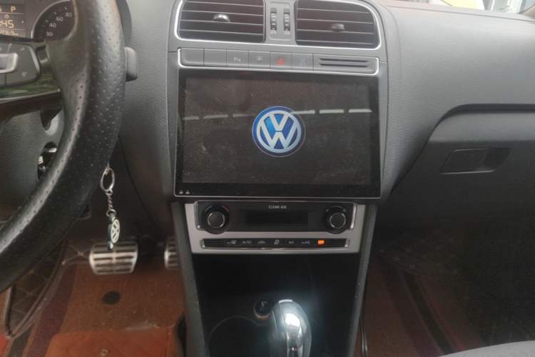 Used Volkswagen Polo 2016 1.6L Cross Polo Automatic Audio And AC Panel