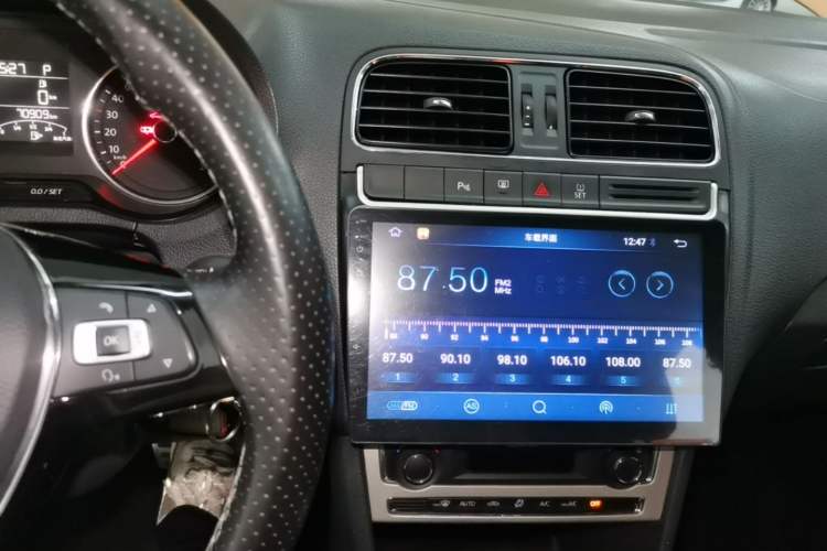 Used Volkswagen Polo 2016 1.6L Cross Polo Automatic Audio And AC Panel